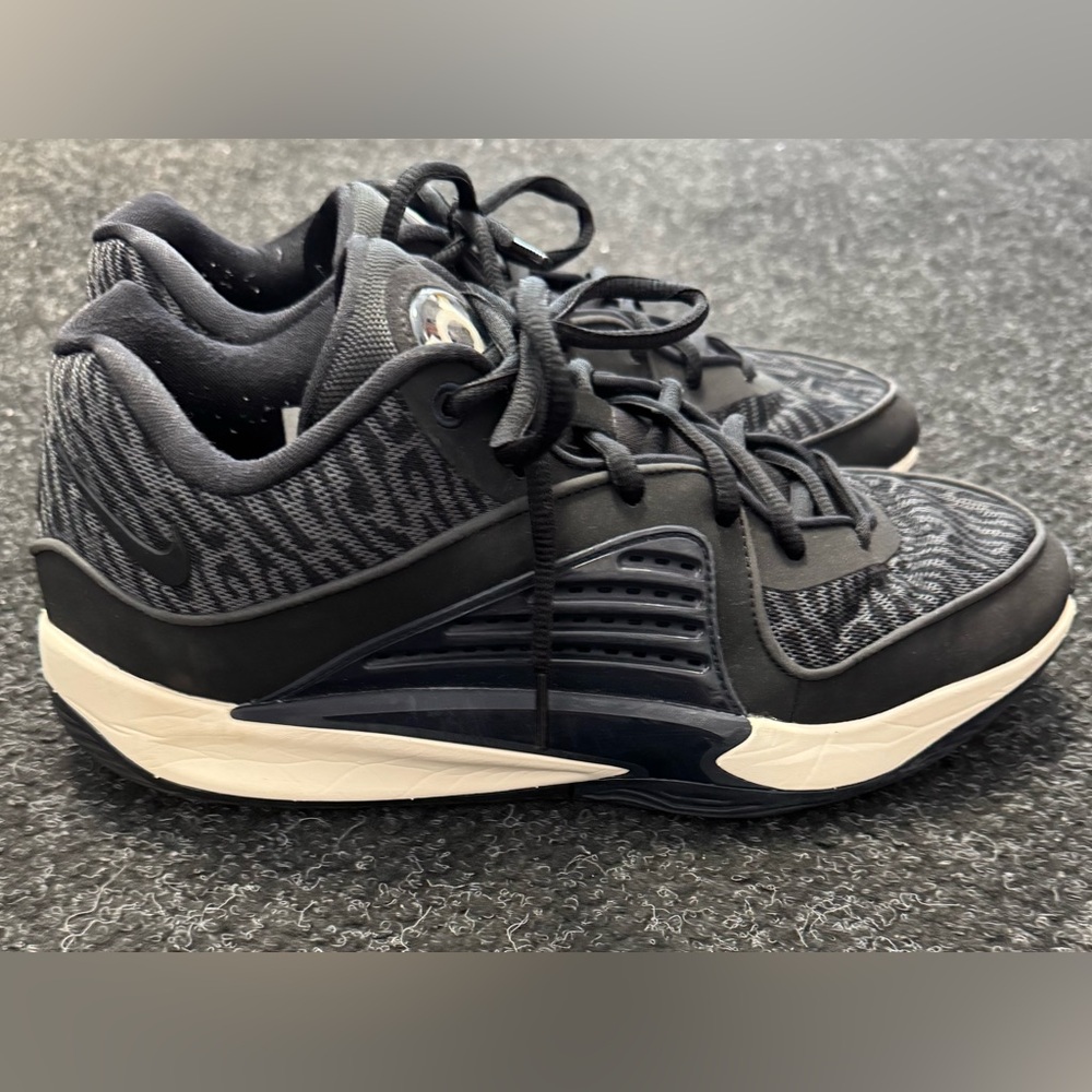 Nike KD 16 NRG

Black Black Dk Smoke Grey Coco